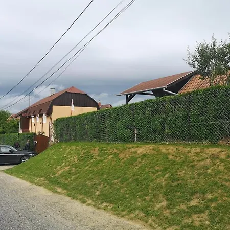 Karos Apartmanhaz *