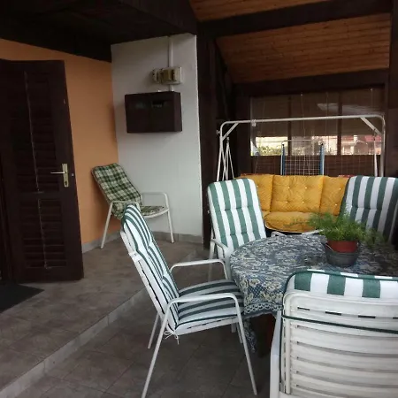 شقة Karos Apartmanhaz *