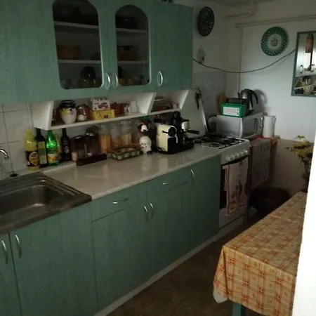 Karos Apartmanhaz شقة زلاكاروس