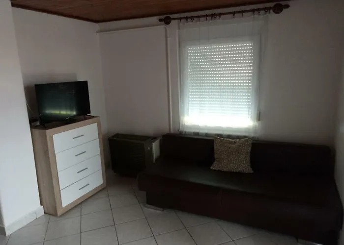 Karos Apartmanhaz Lägenhet